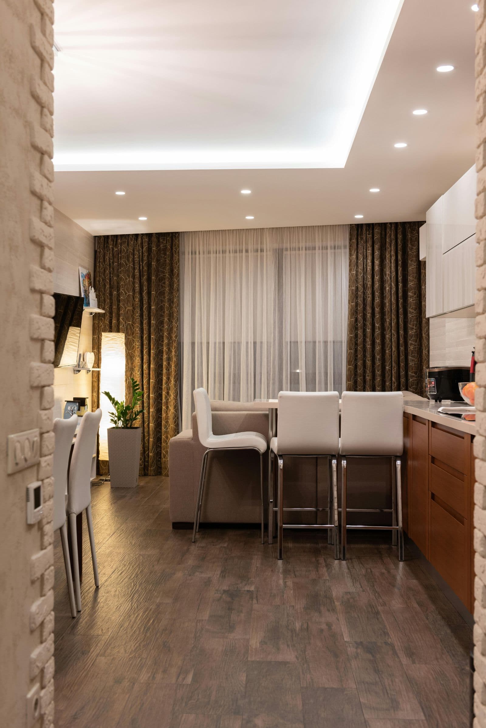 listing card gallery